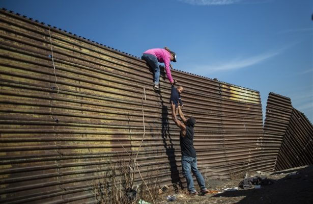 190111-central-american-migrants-border-2018-ac-554p_89fdf7ebbcebd1b3e36278ad15361d09.fit-760w